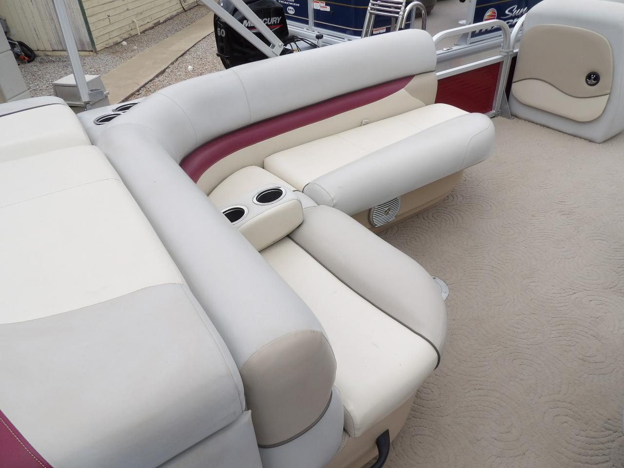 Sun Tracker Party Barge 22 DLX  2012