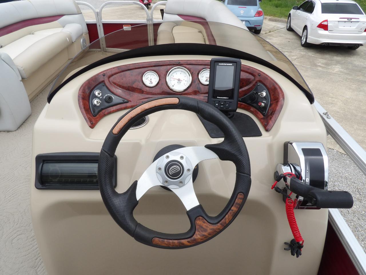 Sun Tracker Party Barge 22 DLX  2012