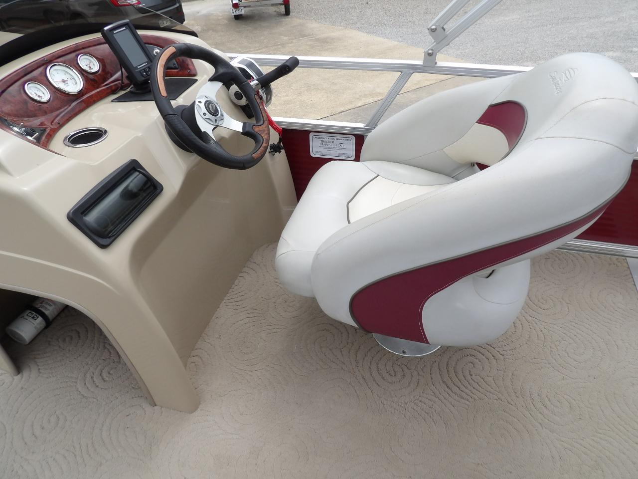 Sun Tracker Party Barge 22 DLX  2012