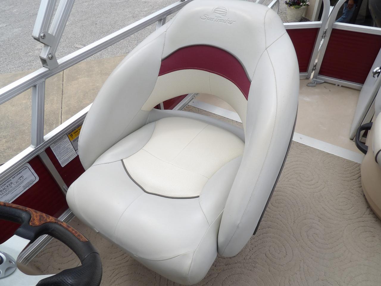 Sun Tracker Party Barge 22 DLX  2012