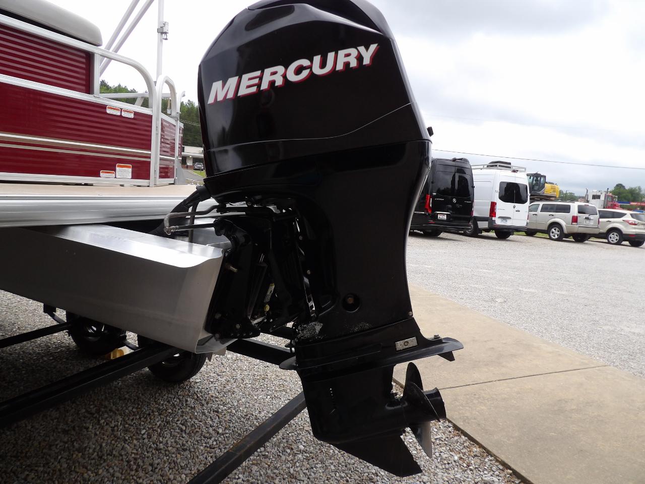 Sun Tracker Party Barge 22 DLX  2012