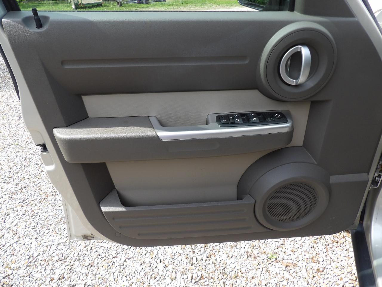 Dodge Nitro 2WD 4dr SLT 2008