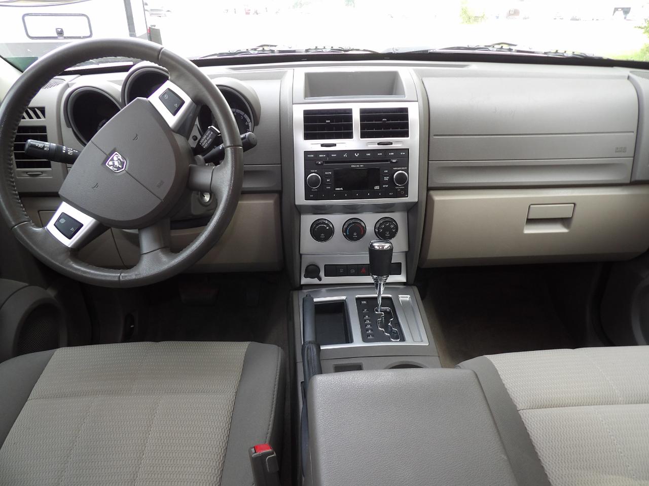 Dodge Nitro 2WD 4dr SLT 2008