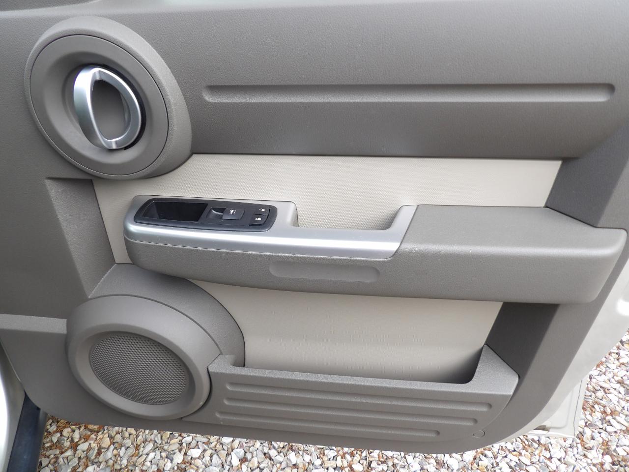 Dodge Nitro 2WD 4dr SLT 2008