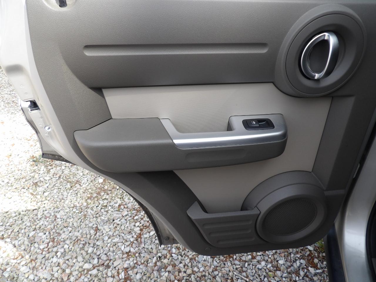 Dodge Nitro 2WD 4dr SLT 2008