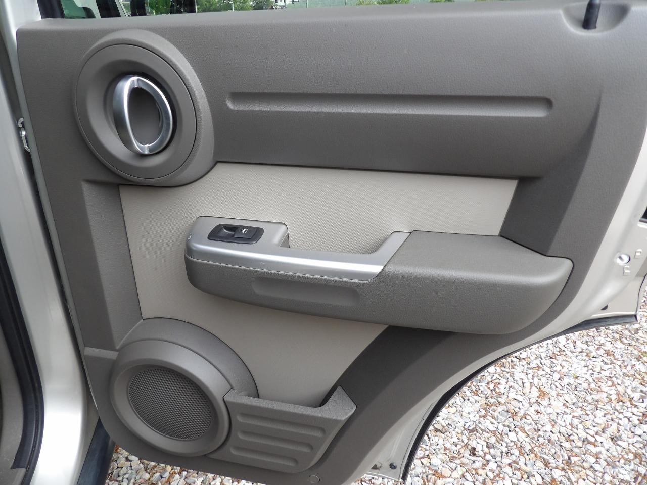 Dodge Nitro 2WD 4dr SLT 2008