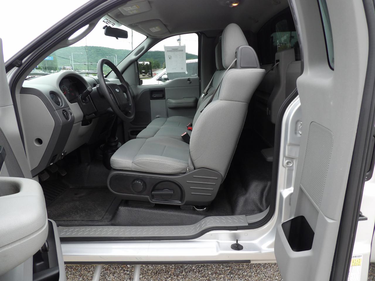 Ford F-150 2WD Reg Cab 126" XL 2007