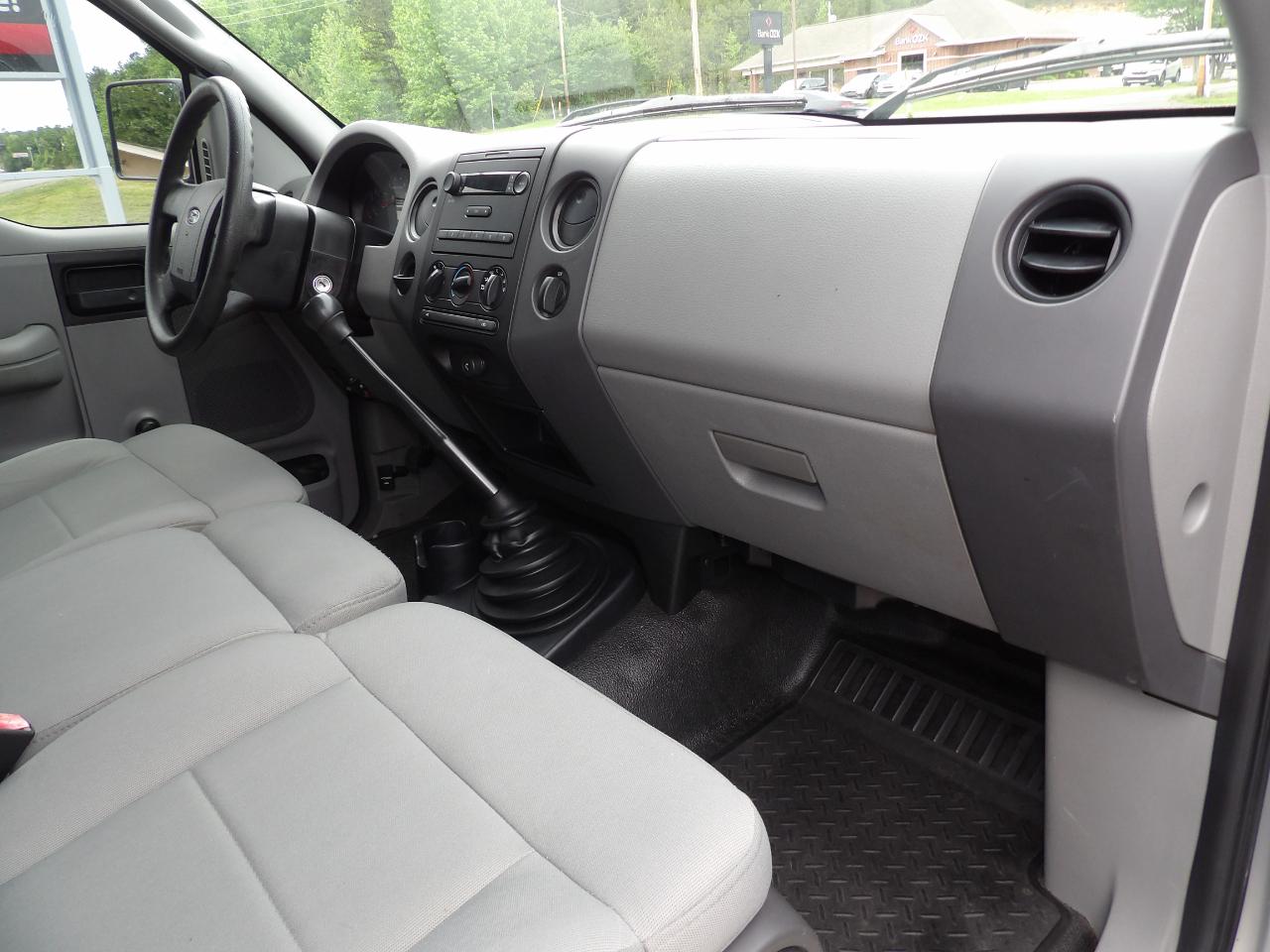 Ford F-150 2WD Reg Cab 126" XL 2007