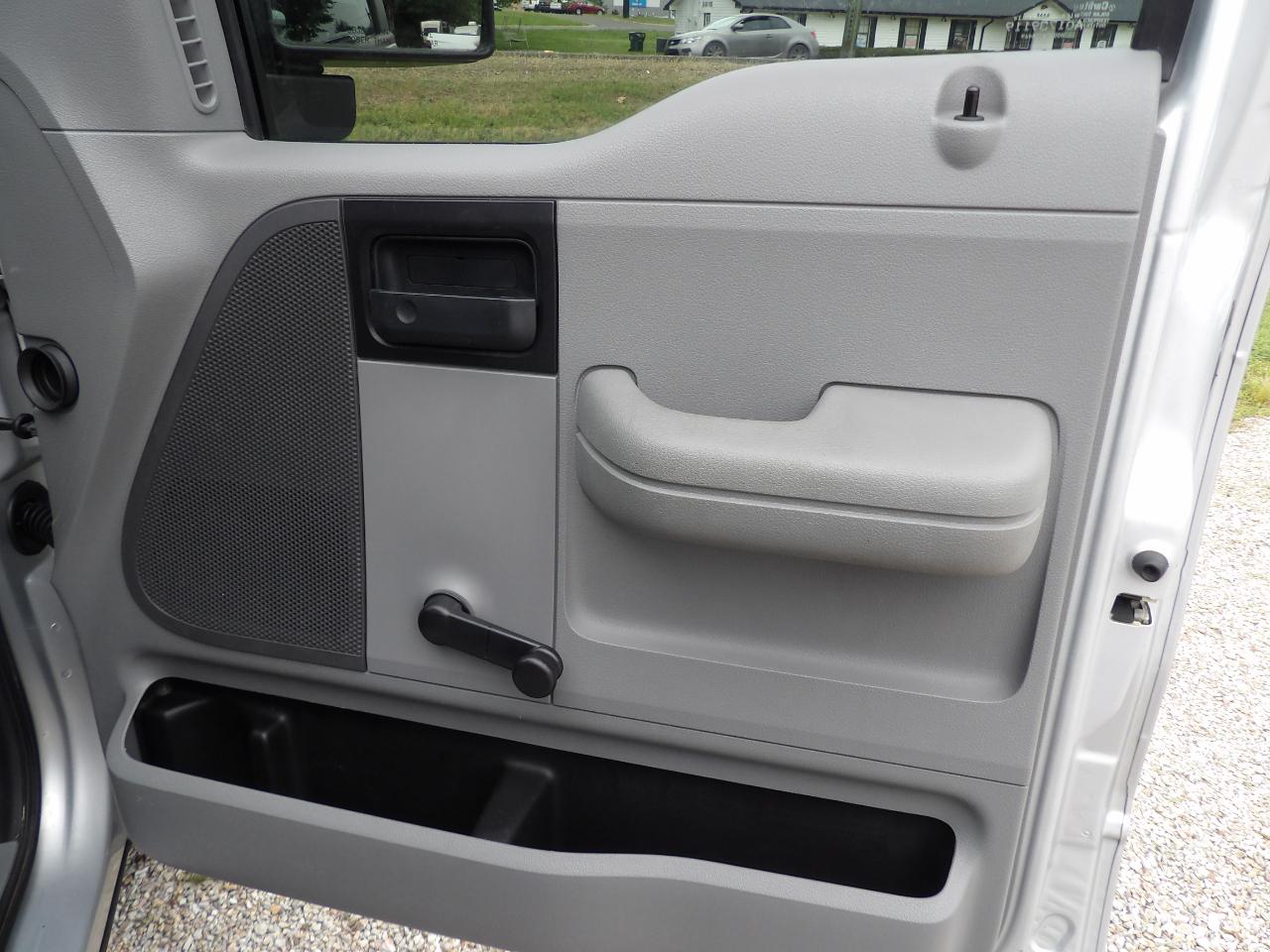 Ford F-150 2WD Reg Cab 126" XL 2007