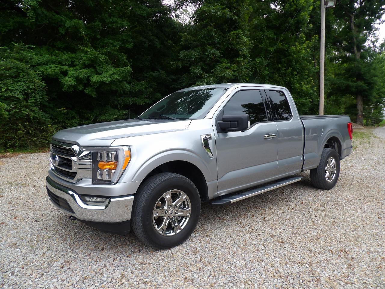 2022 Ford F-150 LARIAT 4WD SuperCab 8' Box
