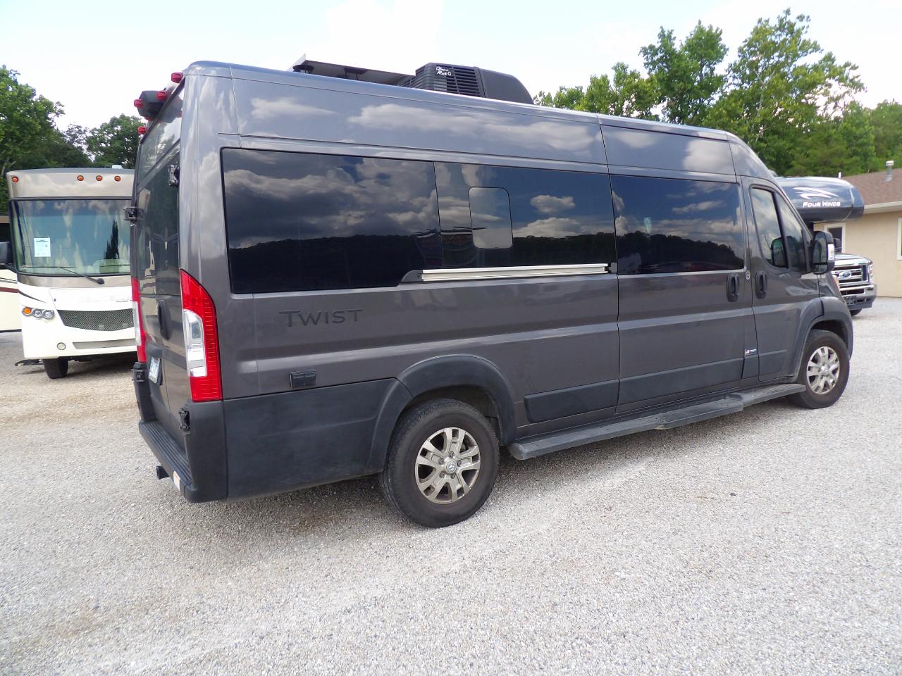Thor Motor Coach Twist  2024