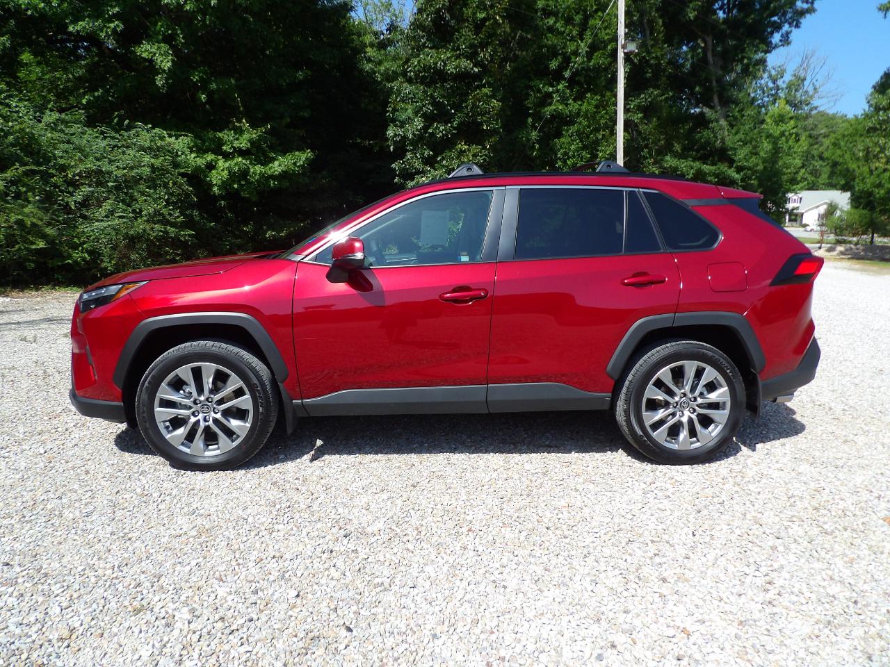 Toyota RAV4 XLE Premium FWD (Natl) 2024