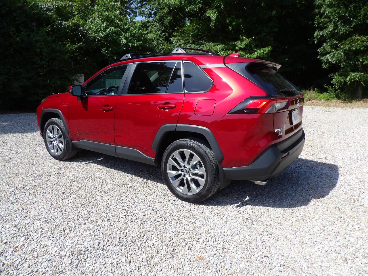 Toyota RAV4 XLE Premium FWD (Natl) 2024