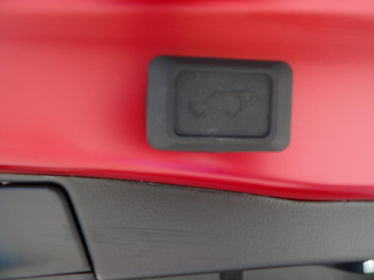 Toyota RAV4 XLE Premium FWD (Natl) 2024