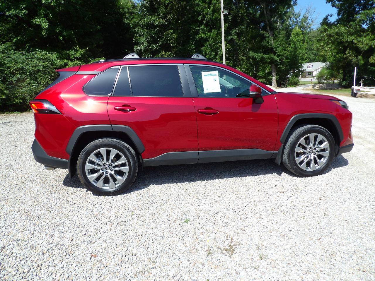 Toyota RAV4 XLE Premium FWD (Natl) 2024