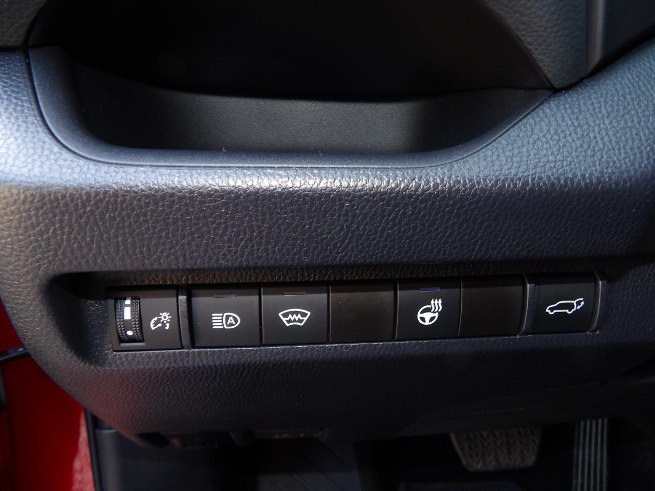 Toyota RAV4 XLE Premium FWD (Natl) 2024