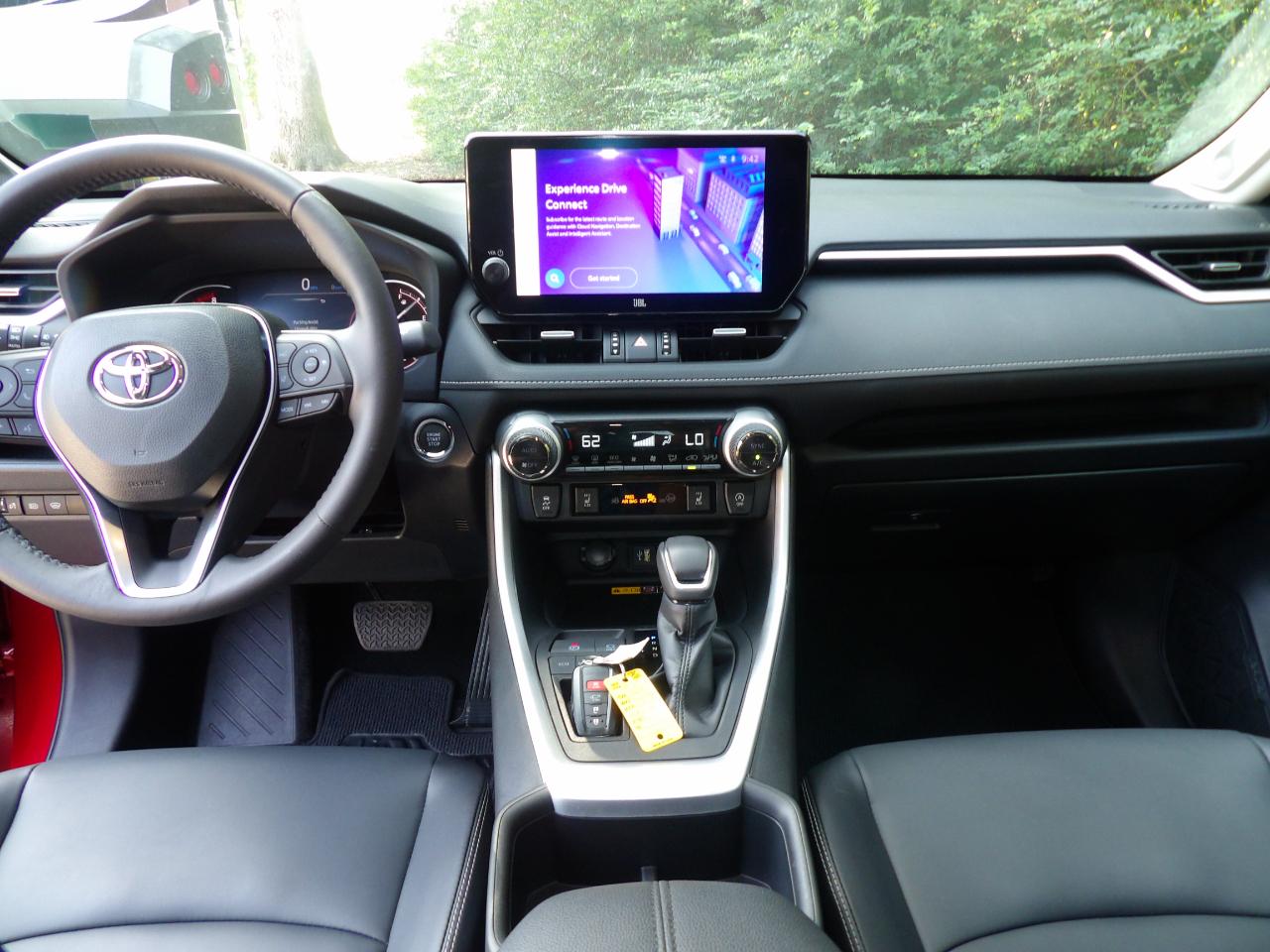 Toyota RAV4 XLE Premium FWD (Natl) 2024