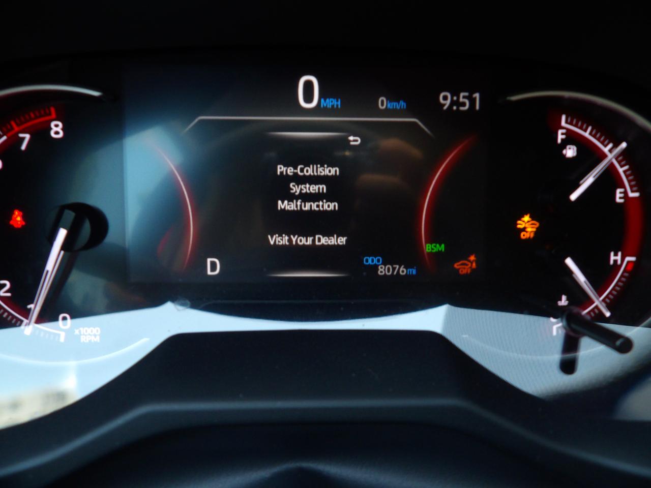 Toyota RAV4 XLE Premium FWD (Natl) 2024