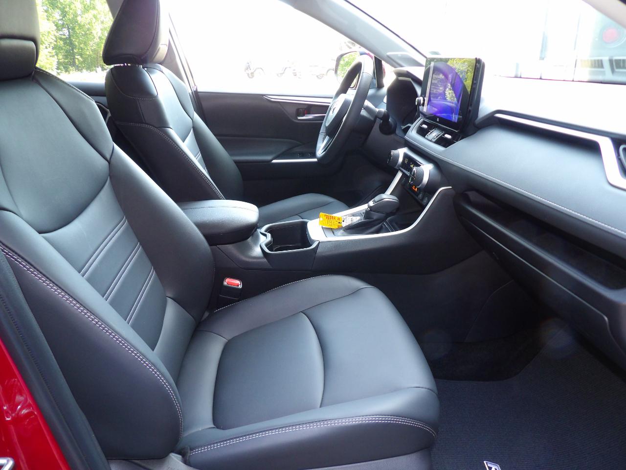 Toyota RAV4 XLE Premium FWD (Natl) 2024