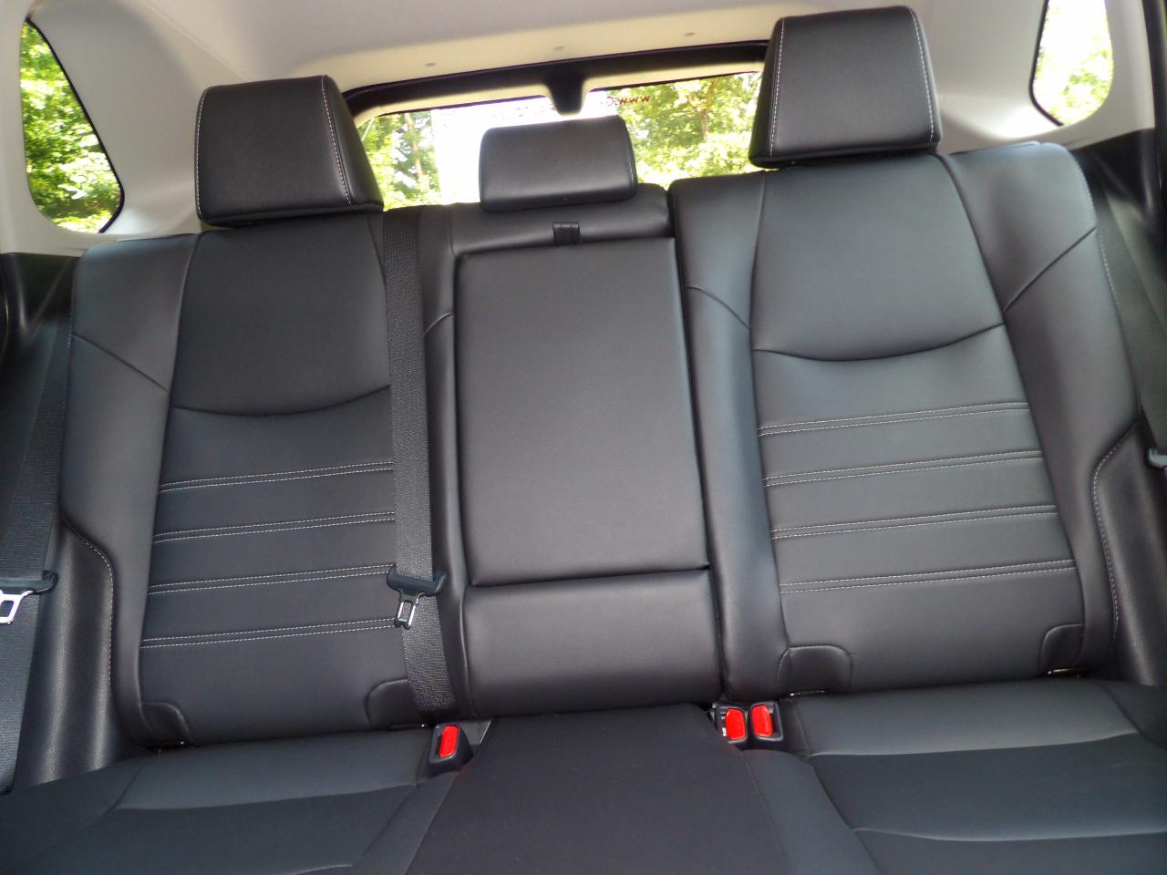 Toyota RAV4 XLE Premium FWD (Natl) 2024