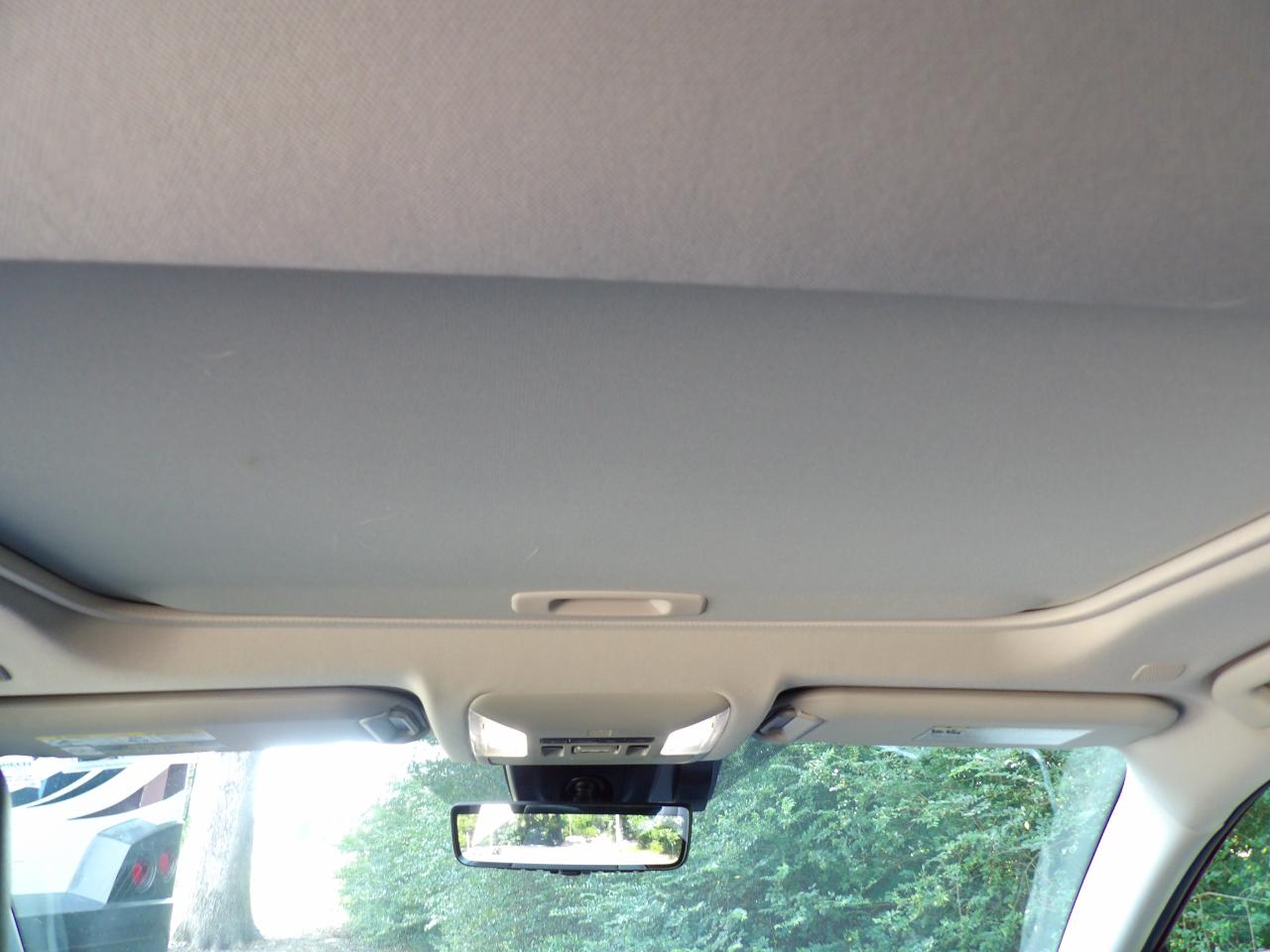 Toyota RAV4 XLE Premium FWD (Natl) 2024
