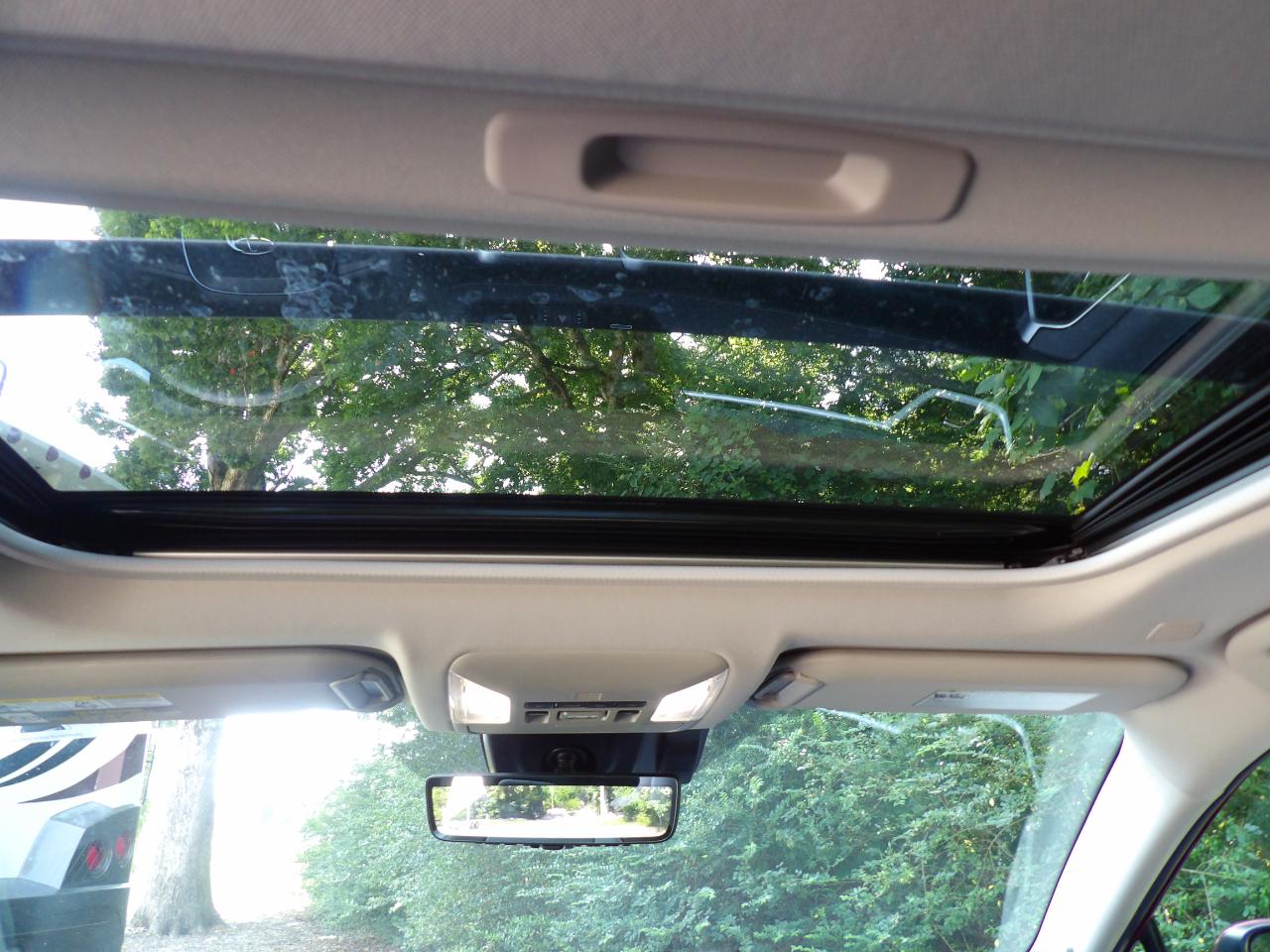 Toyota RAV4 XLE Premium FWD (Natl) 2024