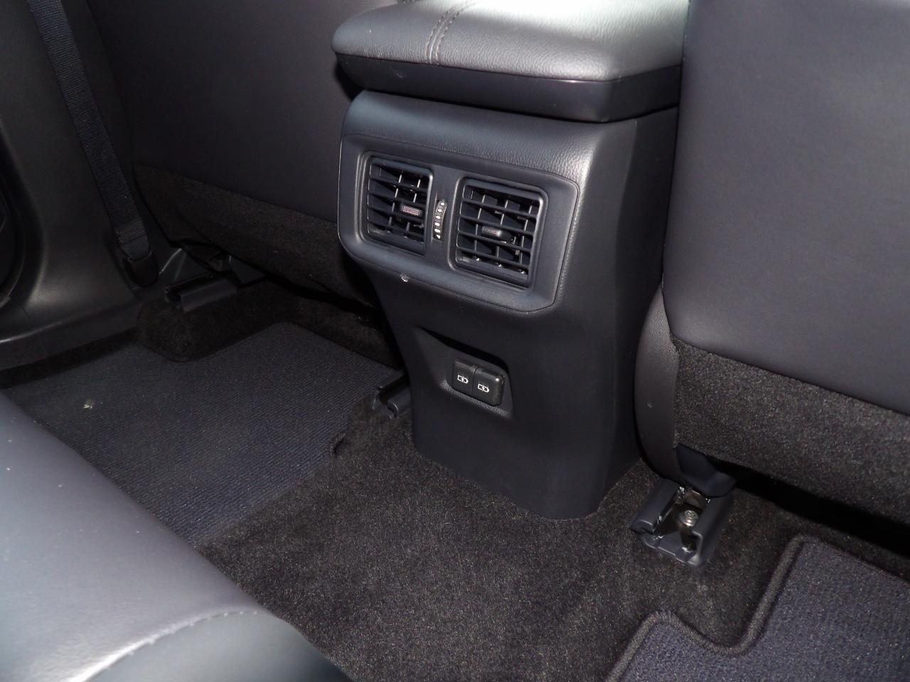 Toyota RAV4 XLE Premium FWD (Natl) 2024