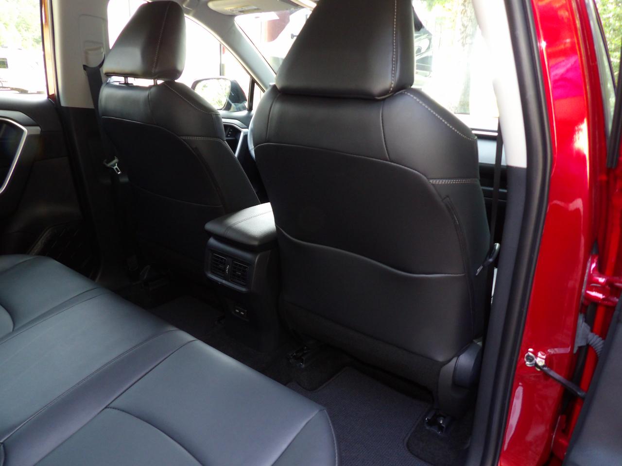 Toyota RAV4 XLE Premium FWD (Natl) 2024