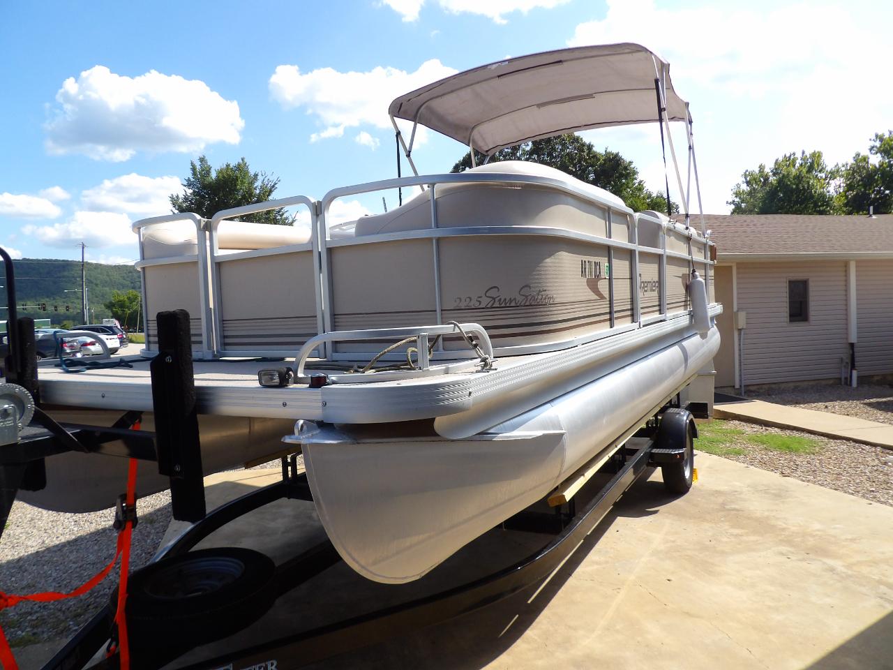 2002 Premier 220 Sunsation 225 SunStation w/2022 Suzuki 70 hp Outboard