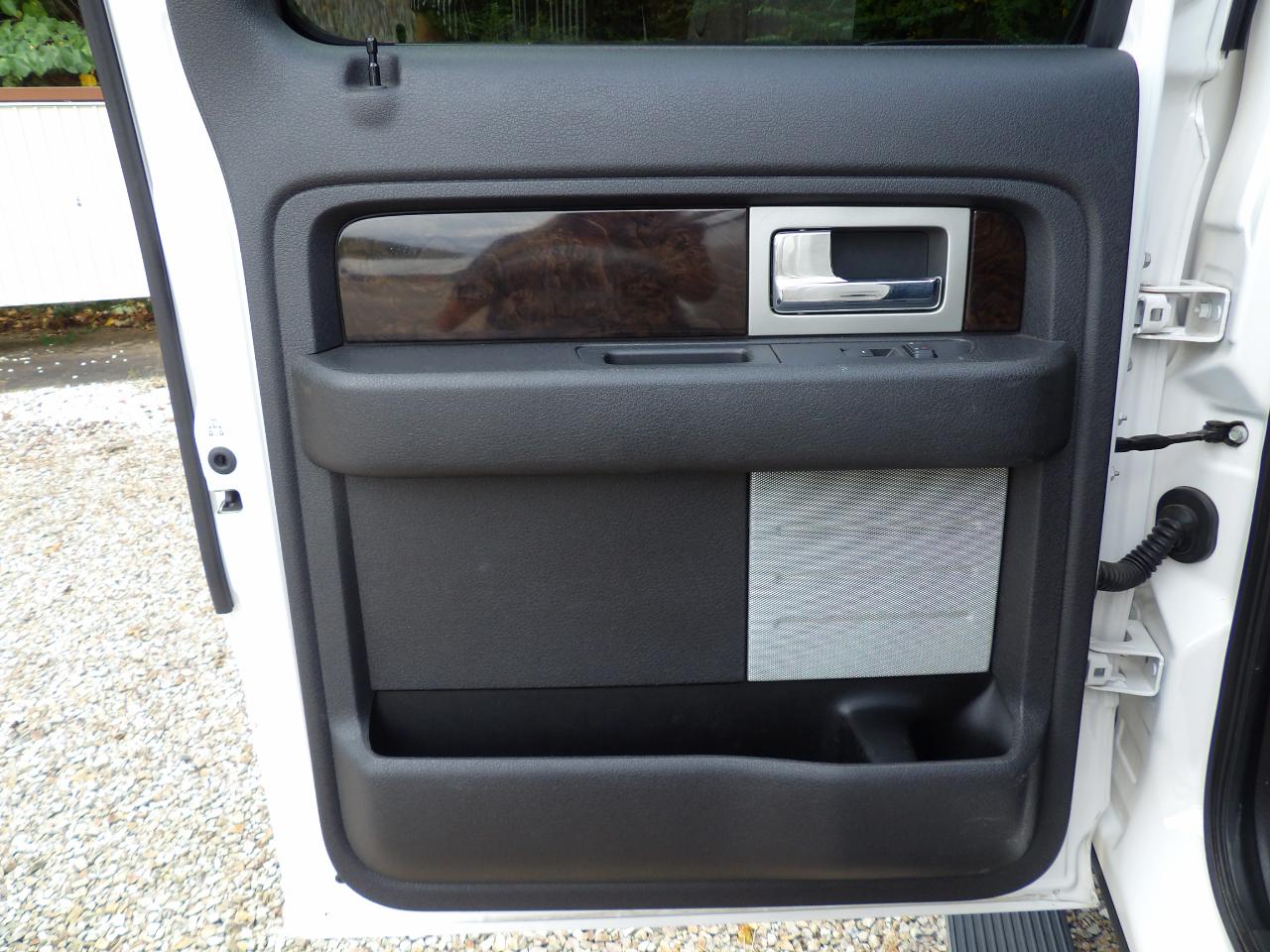 Ford F-150 4WD SuperCrew 145" Platinum 2014