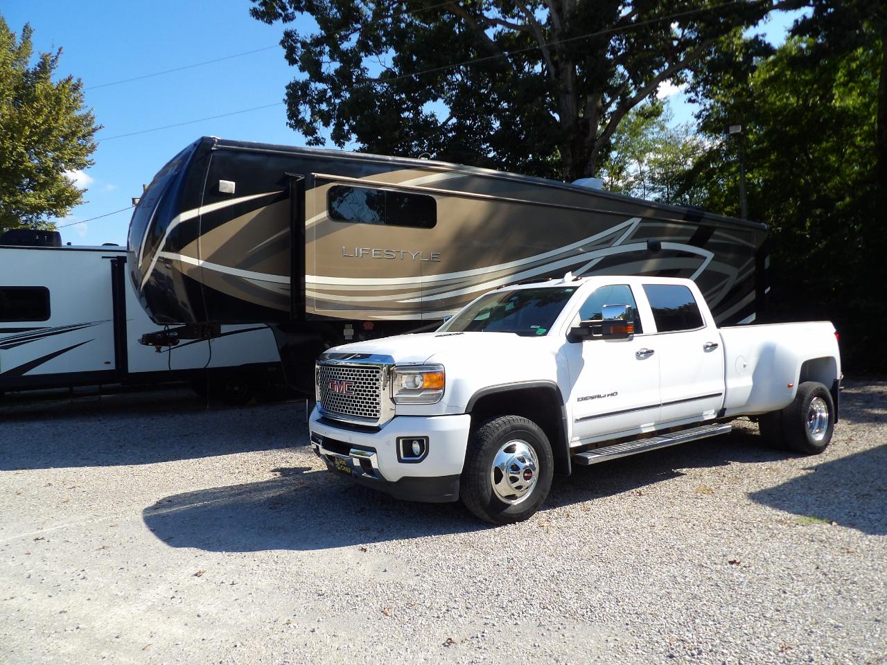 2016 GMC Sierra 3500HD 4WD Crew Cab Denali Package w/2016 Lifestyle RV