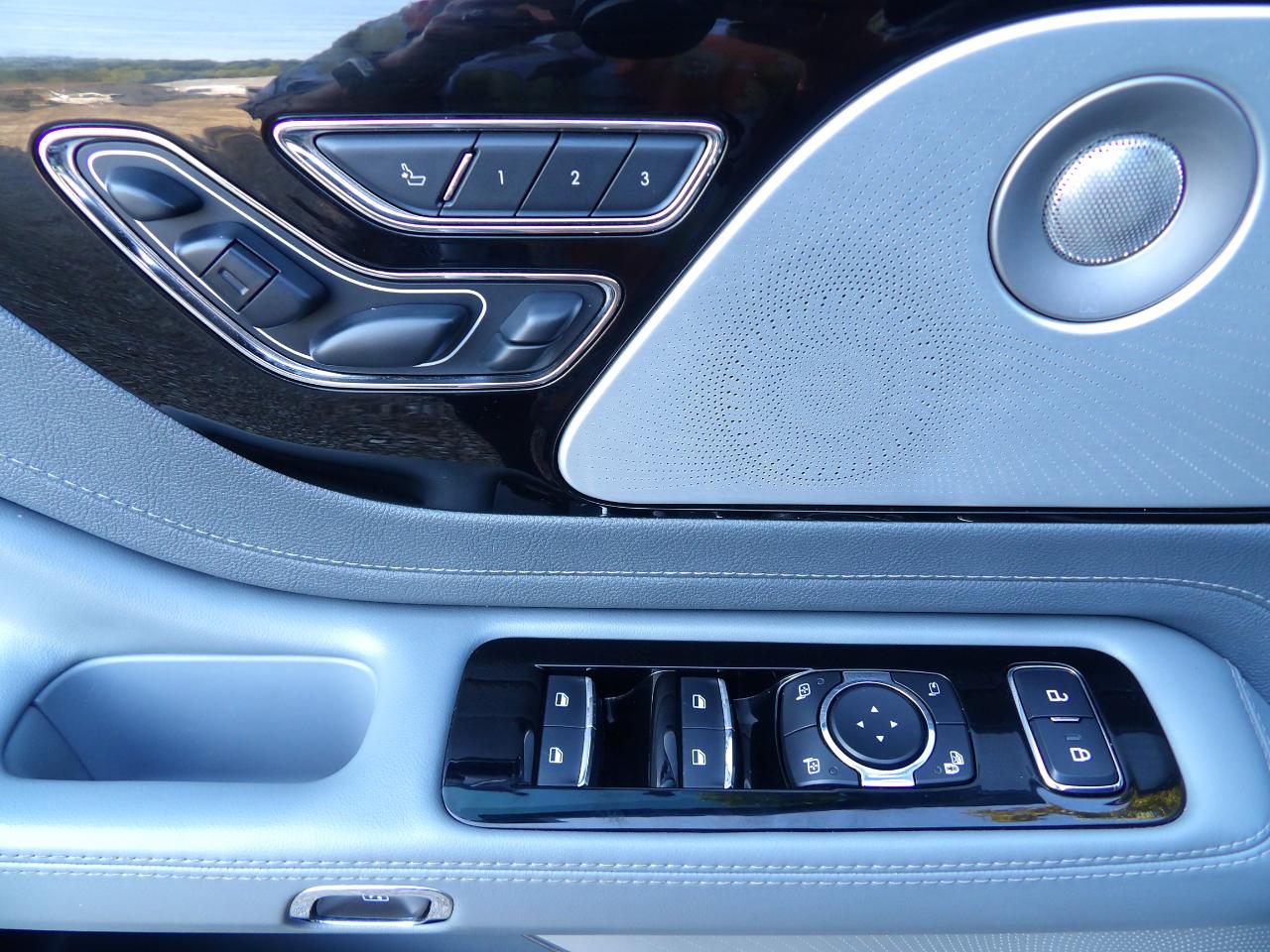 Lincoln Aviator photo 15