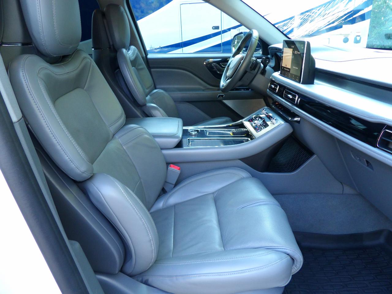 Lincoln Aviator photo 31