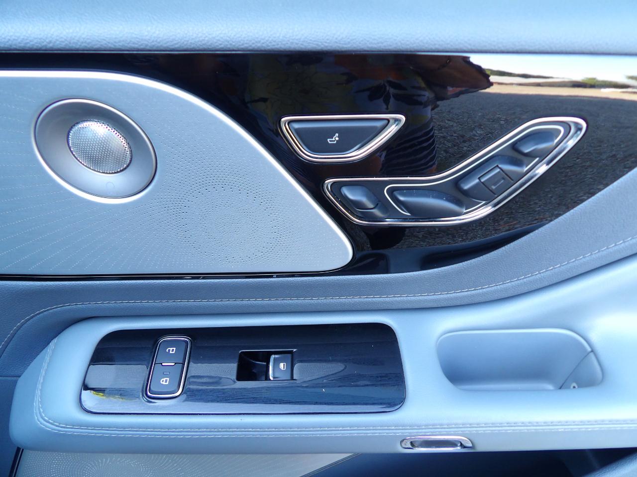 Lincoln Aviator photo 33