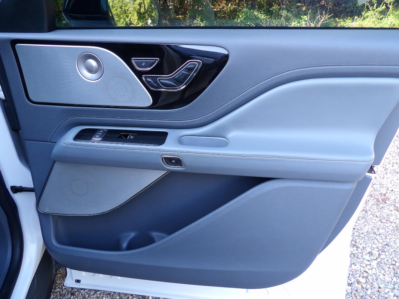 Lincoln Aviator photo 34