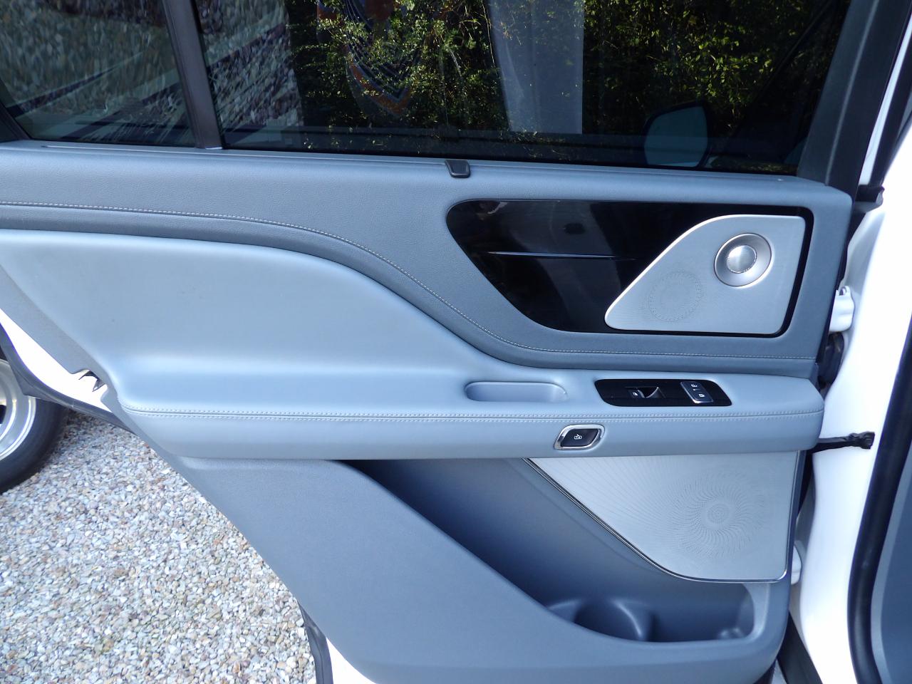 Lincoln Aviator photo 35