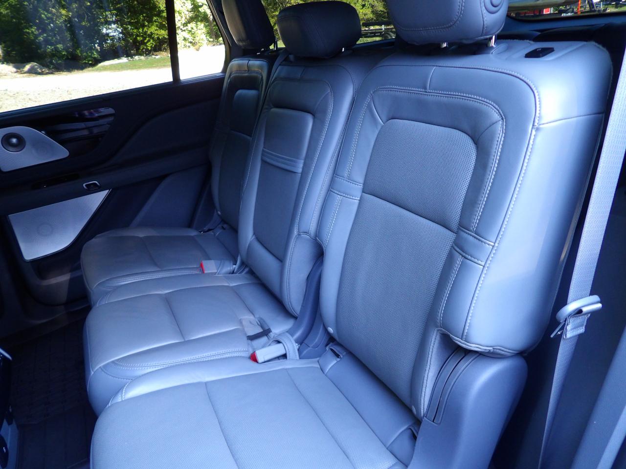Lincoln Aviator photo 38