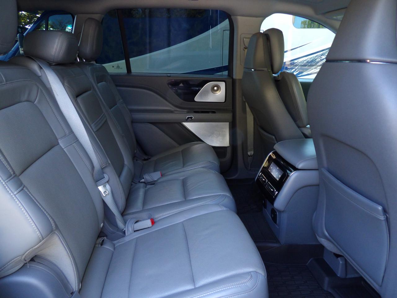 Lincoln Aviator photo 45