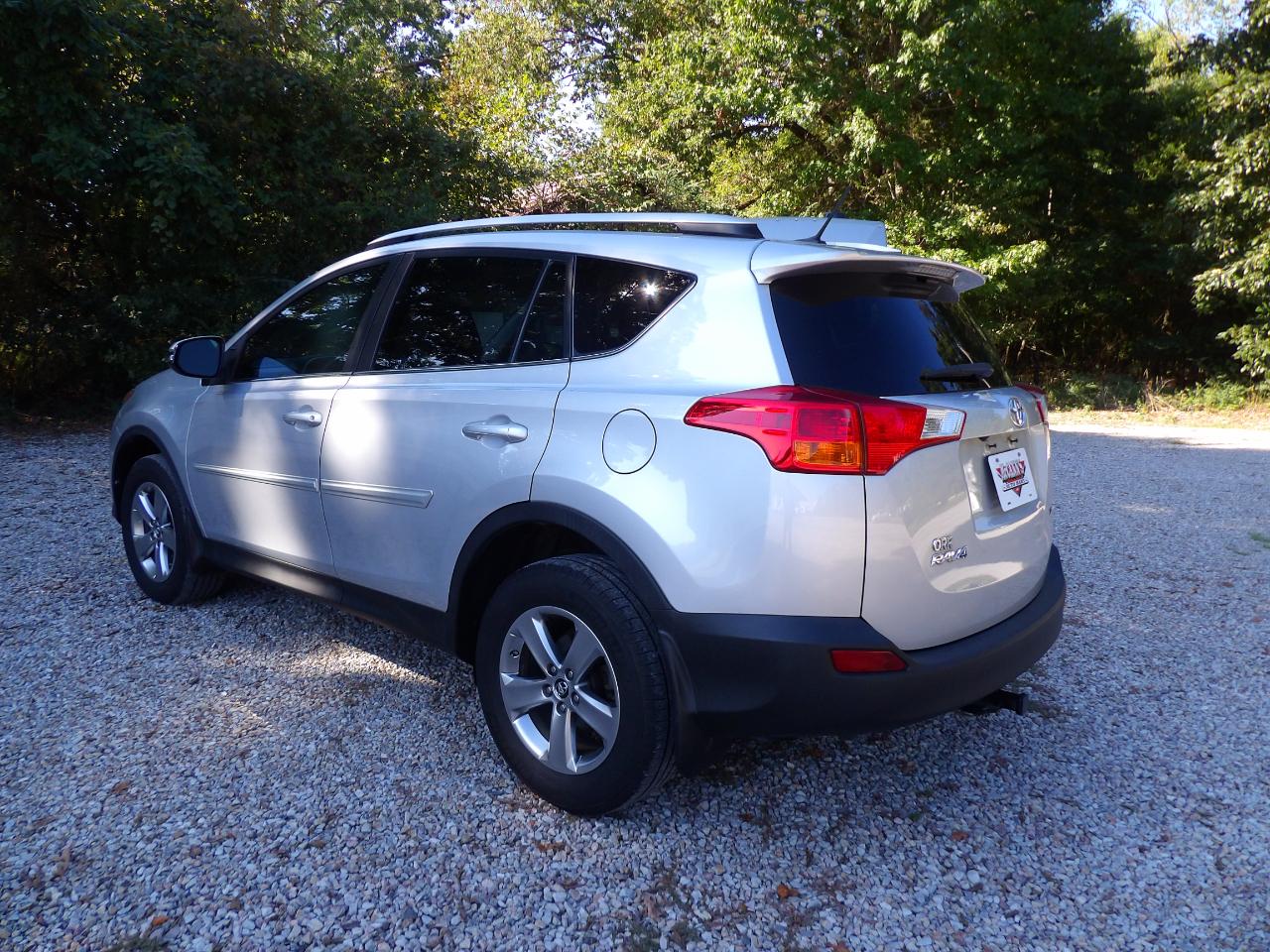 Toyota RAV4 FWD 4dr XLE (Natl) 2015