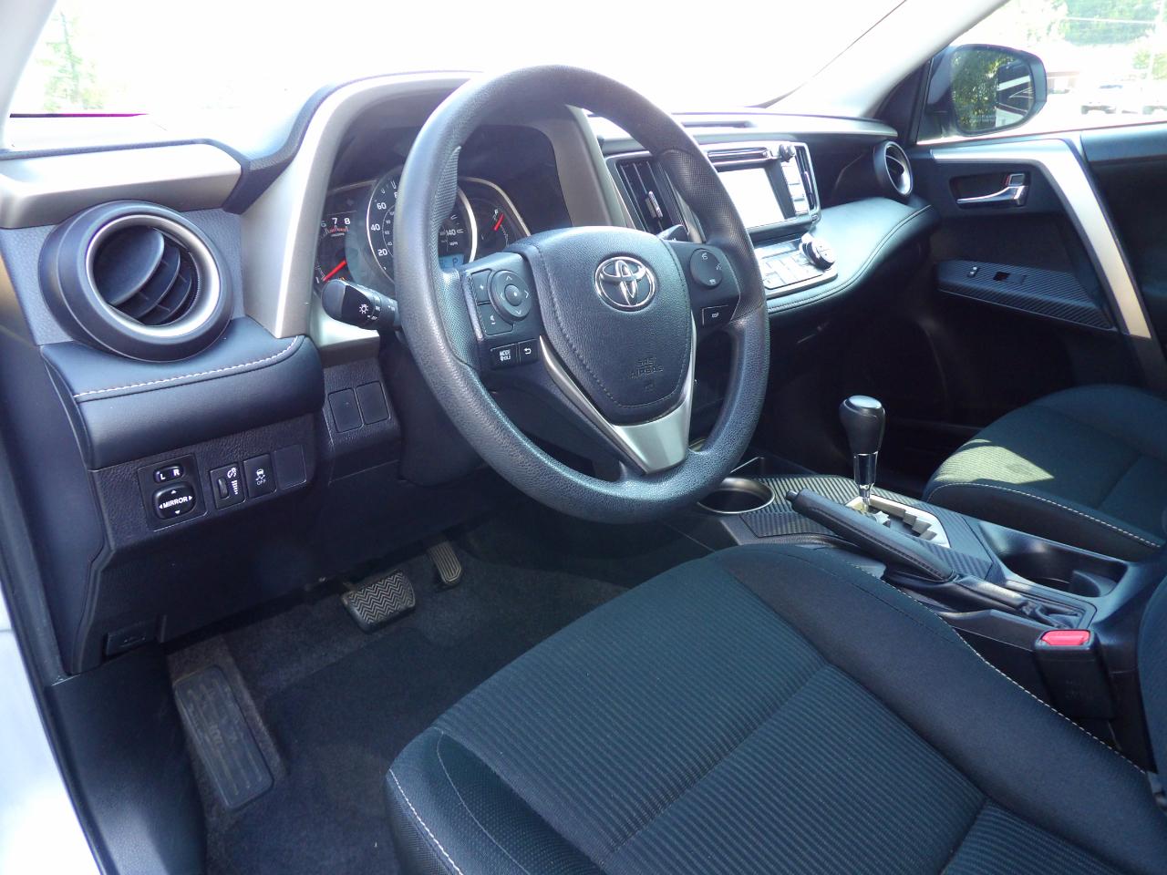 Toyota RAV4 FWD 4dr XLE (Natl) 2015