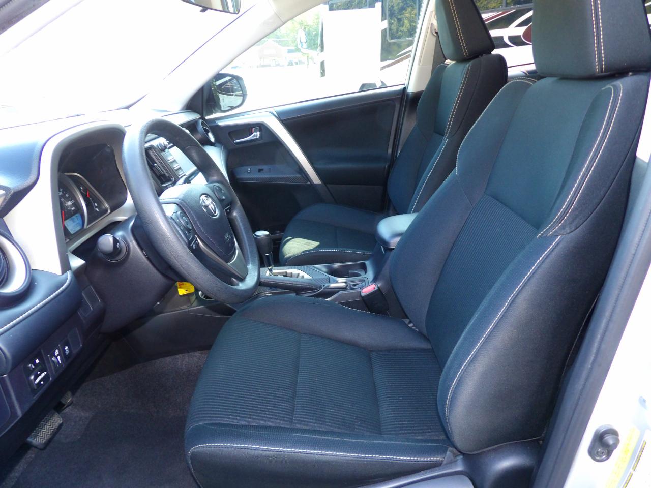 Toyota RAV4 FWD 4dr XLE (Natl) 2015