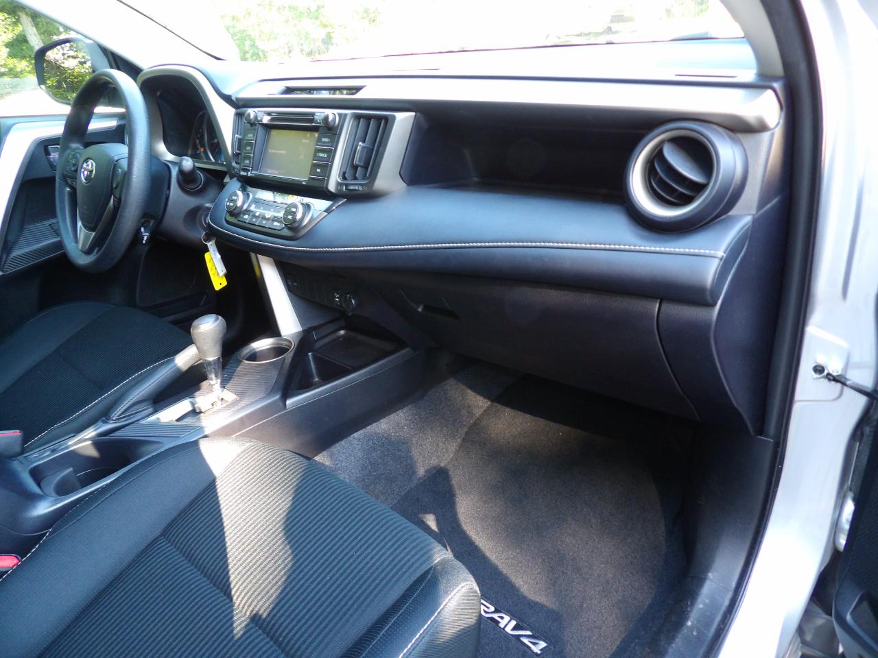 Toyota RAV4 FWD 4dr XLE (Natl) 2015