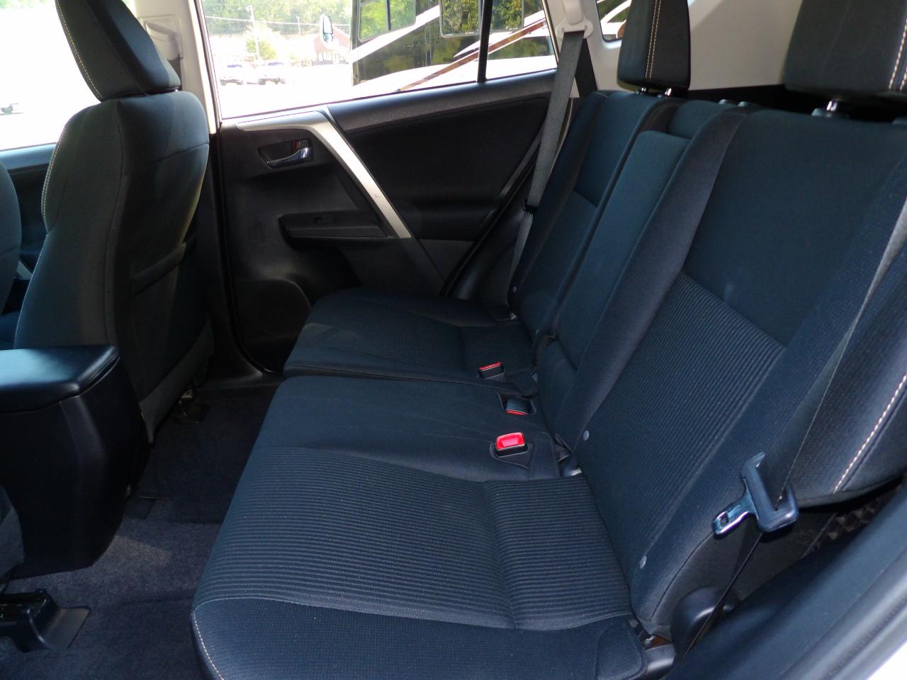 Toyota RAV4 FWD 4dr XLE (Natl) 2015