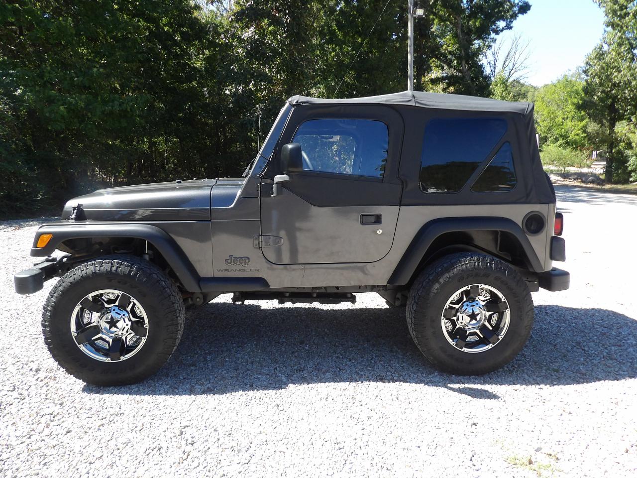 Jeep Wrangler photo 2