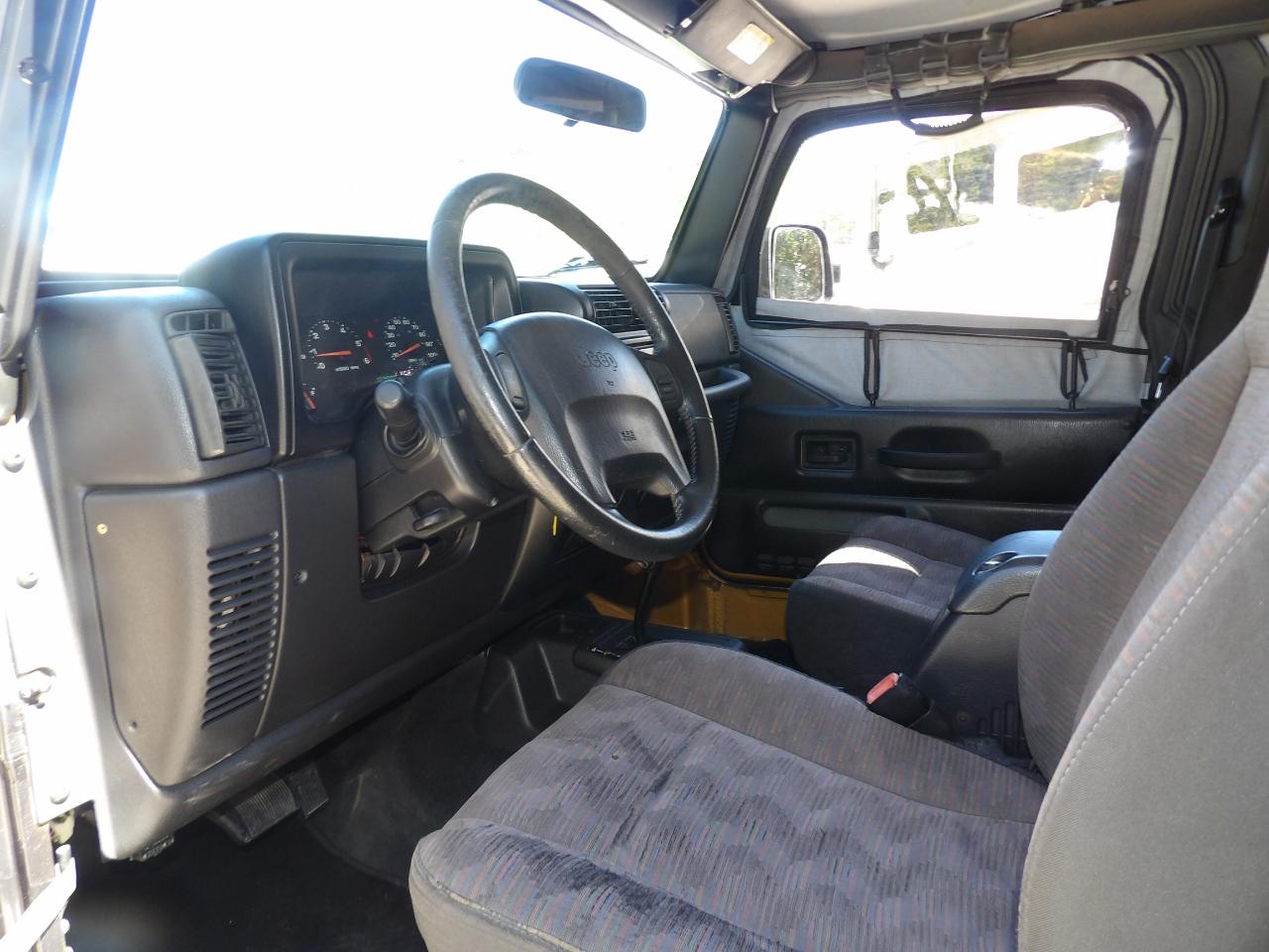 Jeep Wrangler photo 12