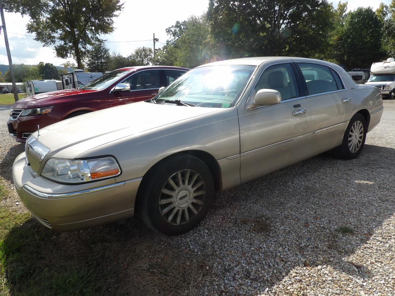 2005 Lincoln Town Car 4dr Sdn Signature