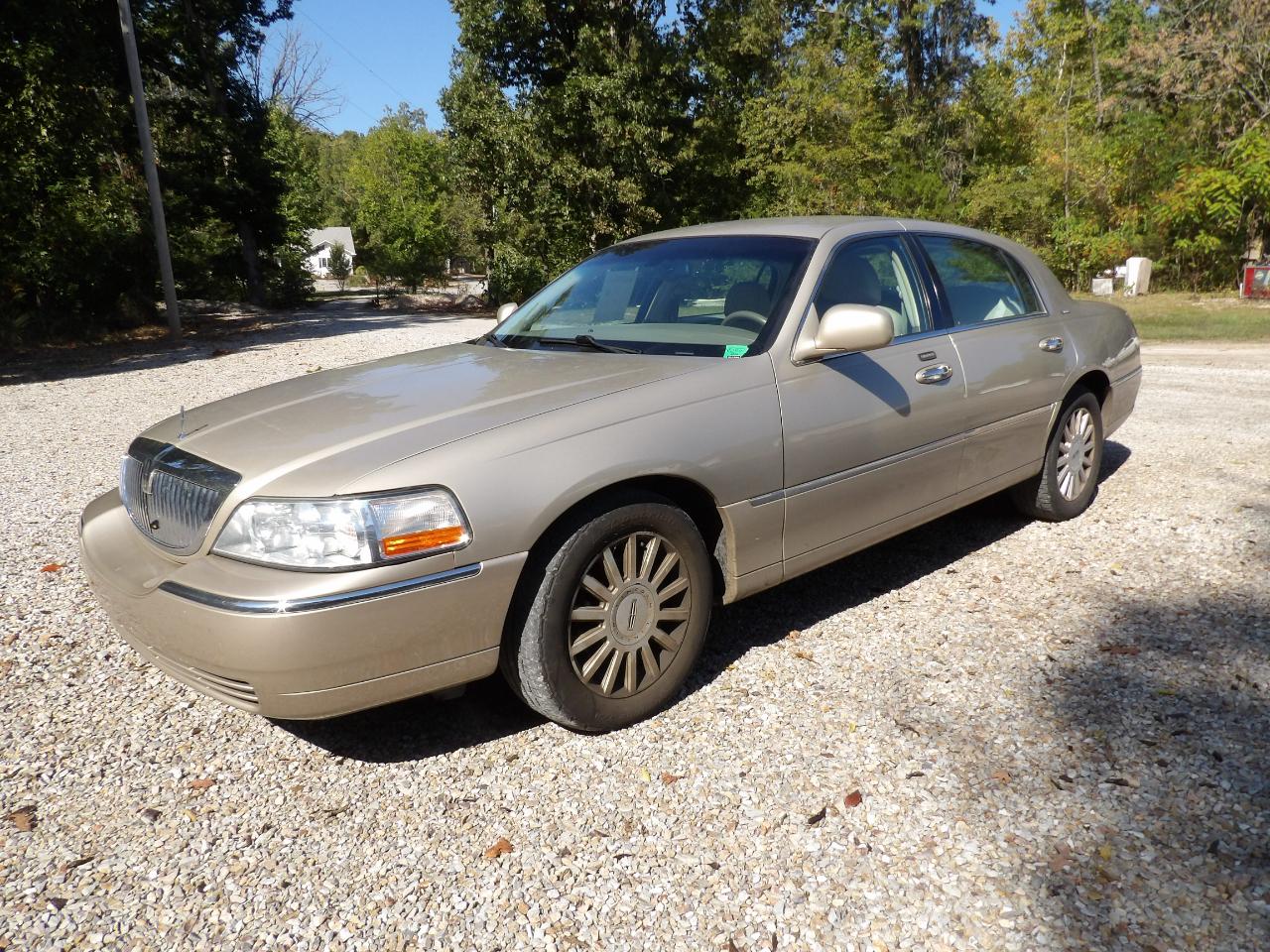 2005 Lincoln Town Car 4dr Sdn Signature
