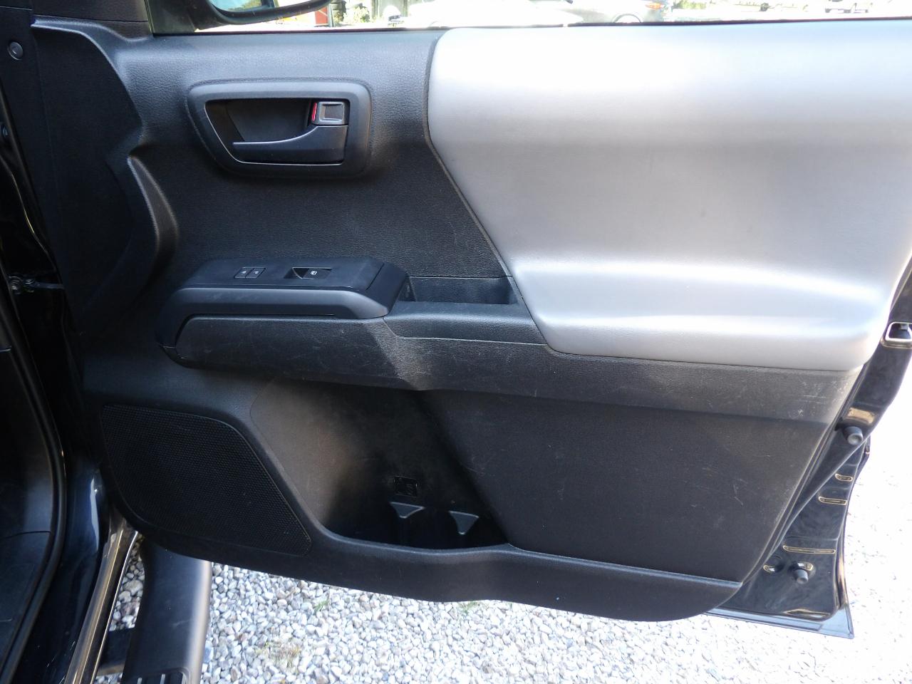 Toyota Tacoma 2WD SR Double Cab 5' Bed I4 AT (Natl) 2021