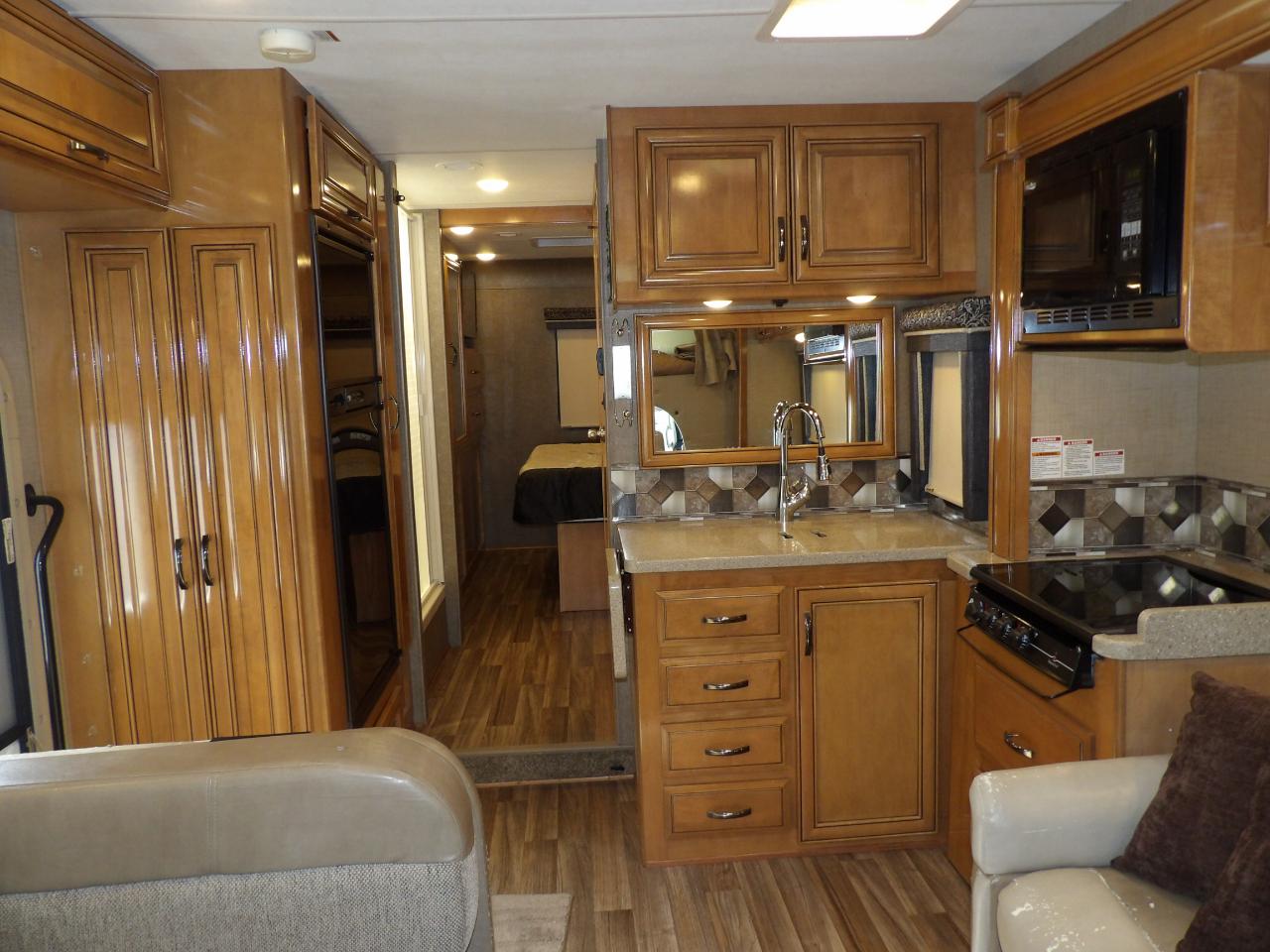 Thor Motor Coach Quantum  2018