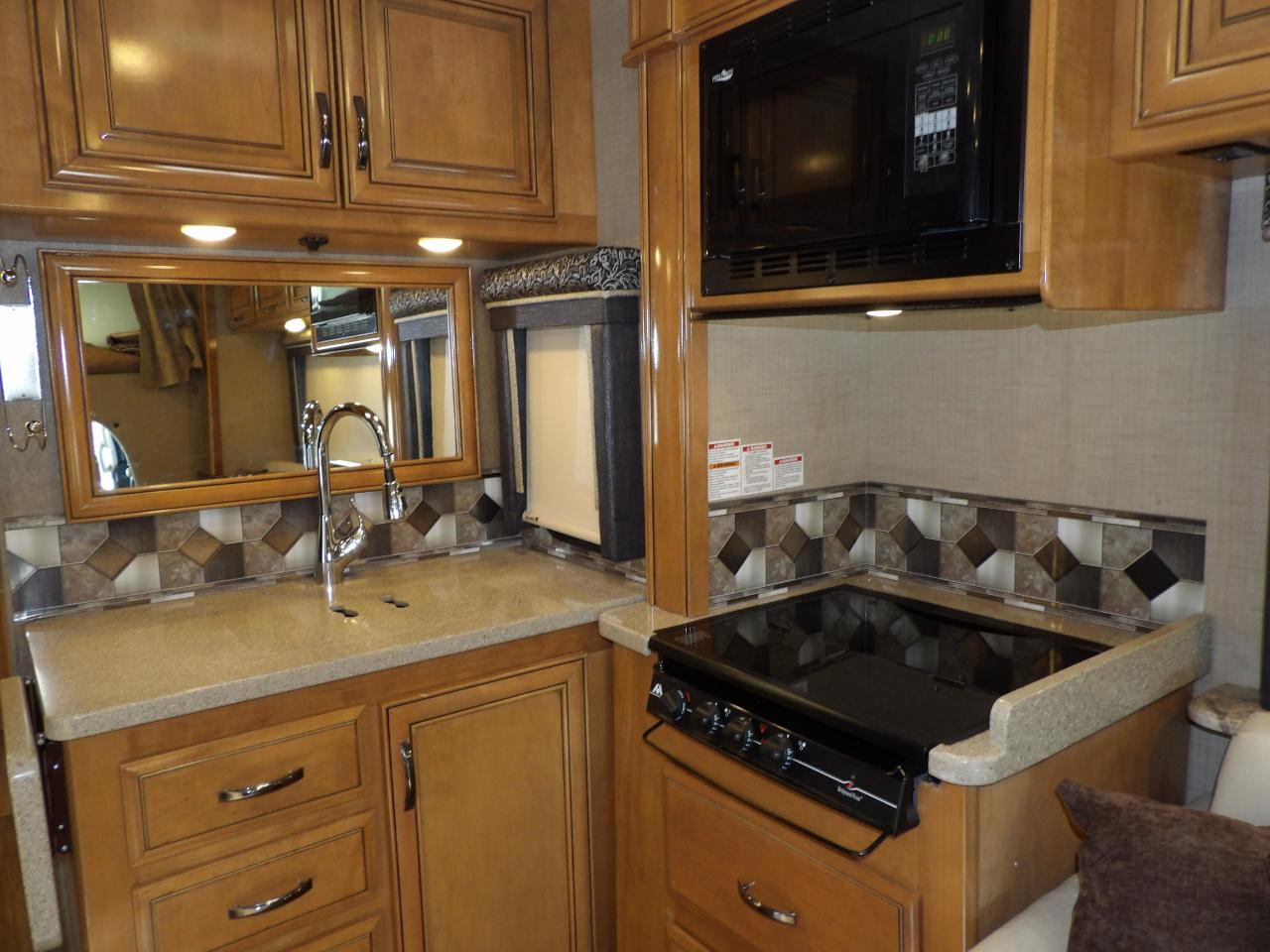 Thor Motor Coach Quantum  2018
